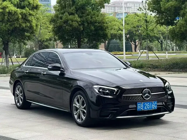 Mercedes-Benz E-Class — Фото автомобиля 3