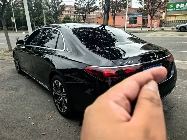 Mercedes-Benz E-Class — Фото автомобиля 10