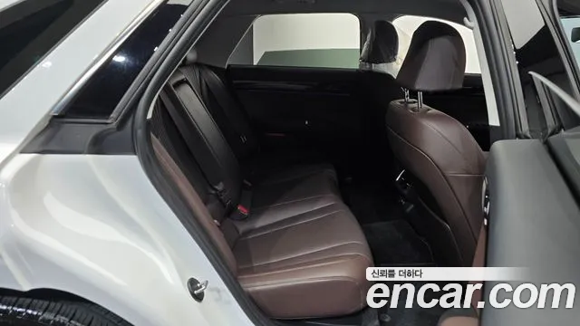 Hyundai Grandeur Grandeur (GN7) 2.5 Бензин 2WD — Фото автомобиля 10