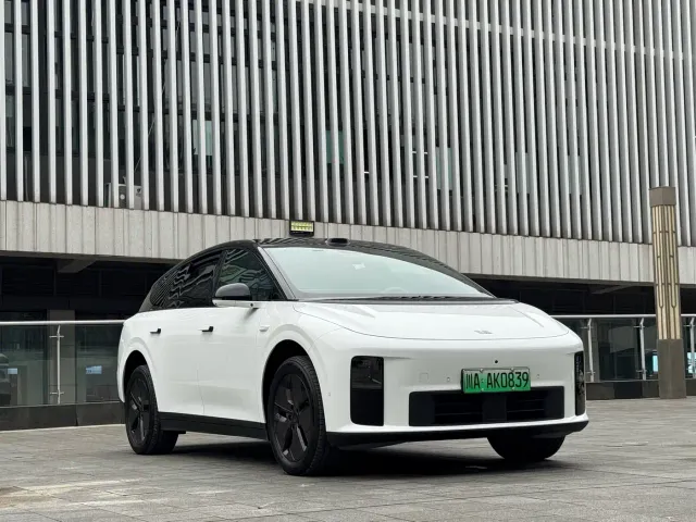Li Auto i6 — Фото автомобиля 3