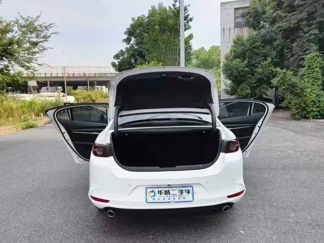 Mazda Axela — Фото автомобиля 7