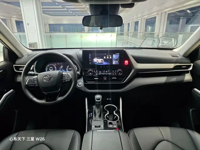 Toyota Highlander — Фото автомобиля 14