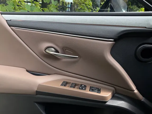 Lexus ES — Фото автомобиля 13
