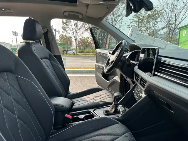 Volkswagen Tiguan L — Фото автомобиля 12