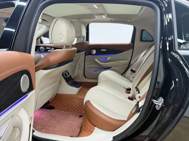 Mercedes-Benz E-Class — Фото автомобиля 20