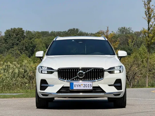 Volvo XC60 — Фото автомобиля 2