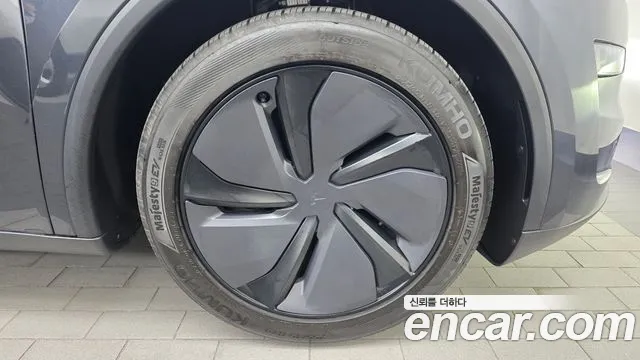 Tesla Model Y — Фото автомобиля 6