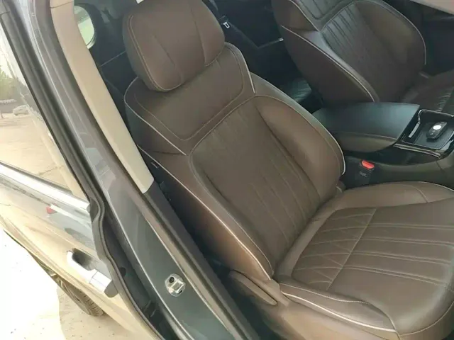 Roewe iMAX8 — Фото автомобиля 24