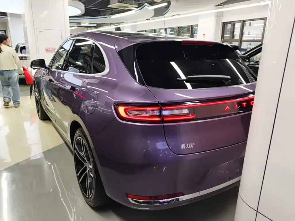 AITO Wenjie AITO M5 2025 Extended Range Ultra AWD — Фото автомобиля 4