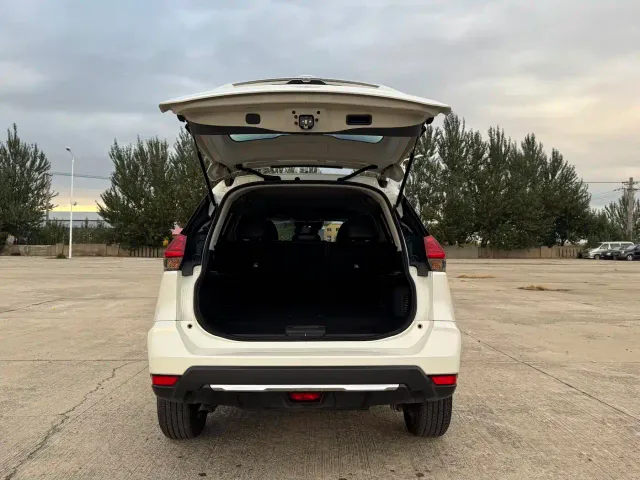Nissan X-Trail — Фото автомобиля 7