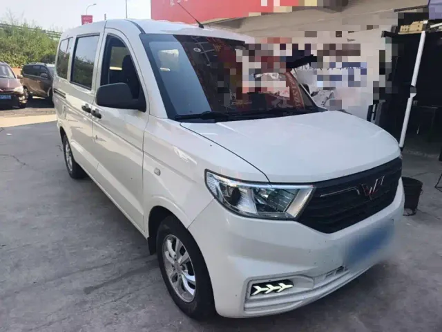 Wuling Hongguang V — Фото автомобиля 3