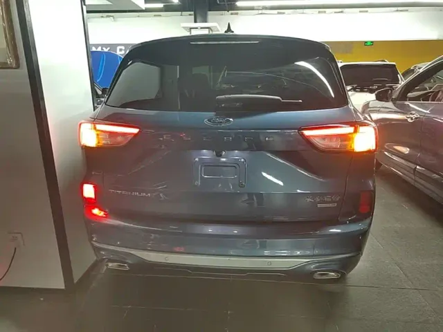 Ford Escape — Фото автомобиля 5