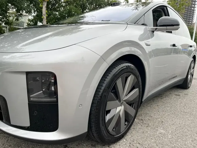 Li Auto i8 — Фото автомобиля 4
