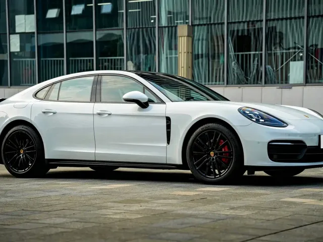 Porsche Panamera — Фото автомобиля 3