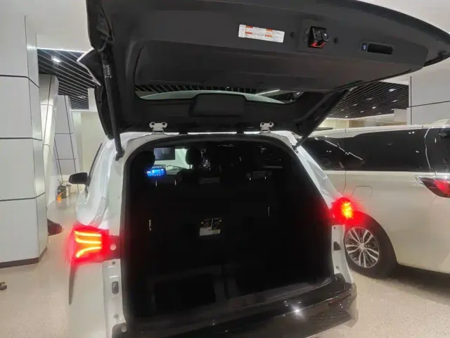 Toyota Granvia — Фото автомобиля 18