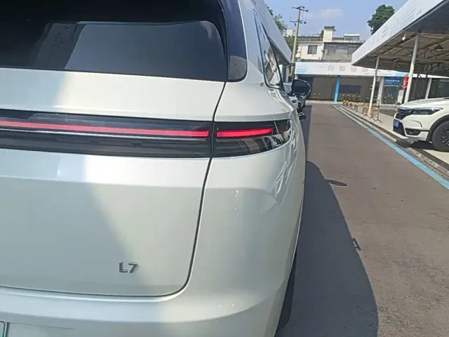 Li Auto L7 — Фото автомобиля 7