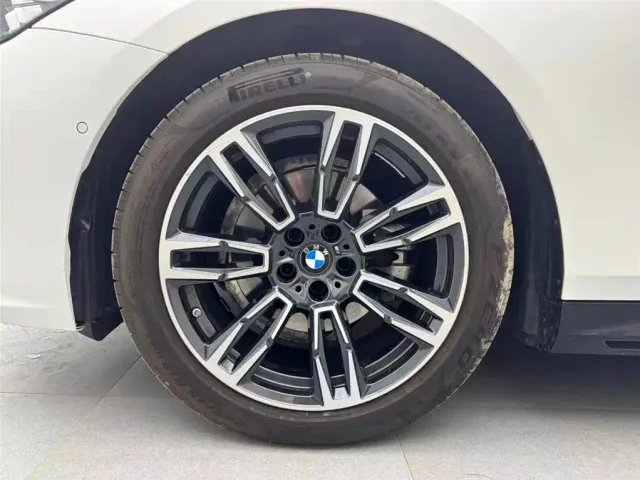 BMW 5 Series — Фото автомобиля 18