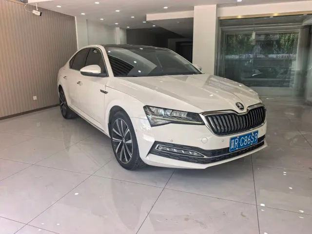 Skoda Superb — Фото автомобиля 3
