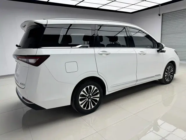 Wuling Jiachen — Фото автомобиля 6
