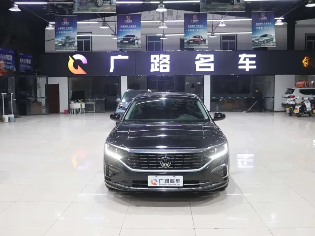 Volkswagen Passat — Фото автомобиля 3