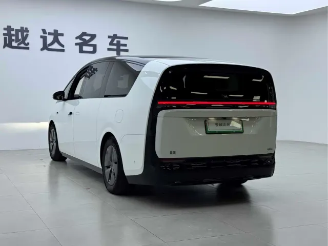 Li Auto MEGA — Фото автомобиля 18