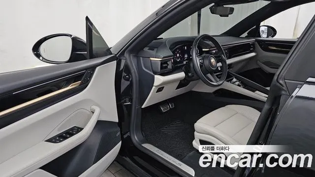 Porsche Macan Electric — Фото автомобиля 10