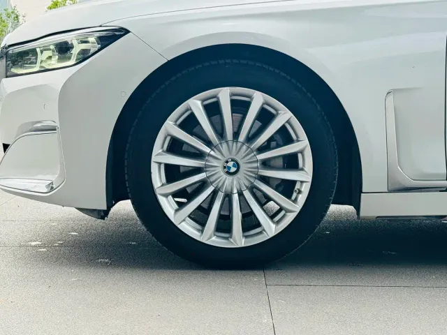BMW 7 Series — Фото автомобиля 11