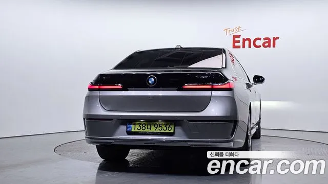 BMW 7 Series G70 — Фото автомобиля 4