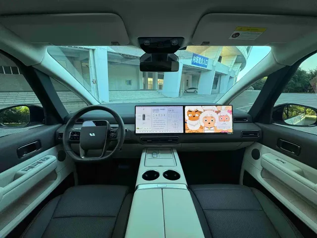 Li Auto MEGA — Фото автомобиля 10