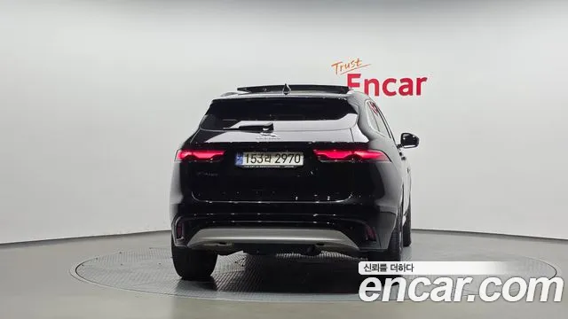 Jaguar F-Pace — Фото автомобиля 4