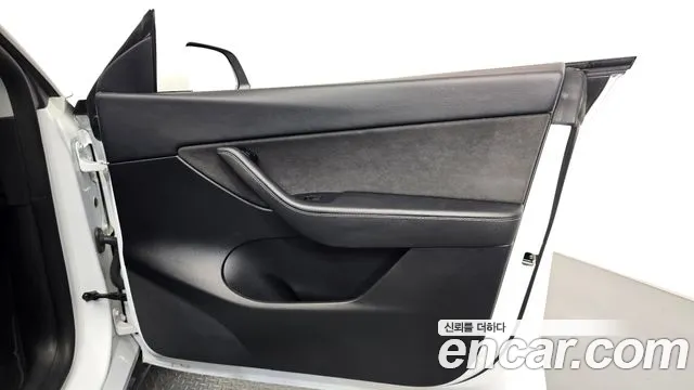 Tesla Model Y — Фото автомобиля 25