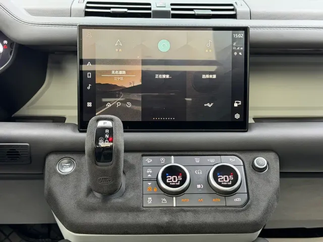 Land Rover Defender — Фото автомобиля 12