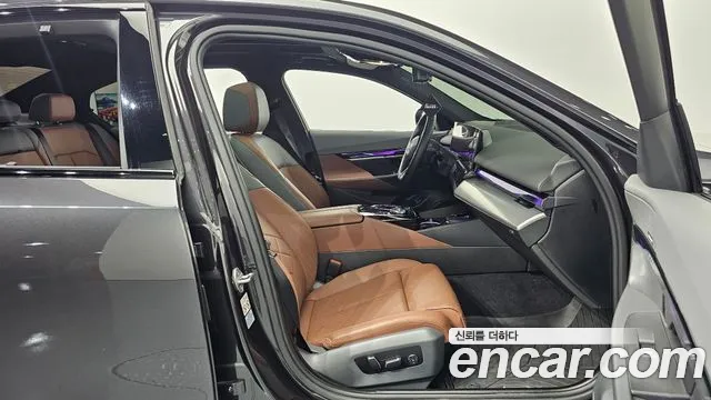 BMW i5 G60 — Фото автомобиля 11