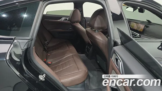 BMW i4 — Фото автомобиля 17