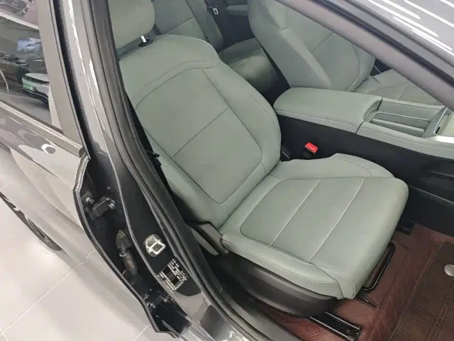 Roewe D6 — Фото автомобиля 24
