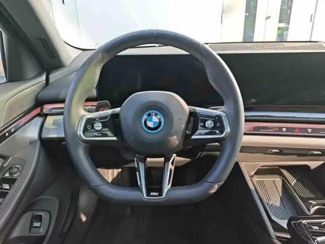 BMW i5 — Фото автомобиля 12