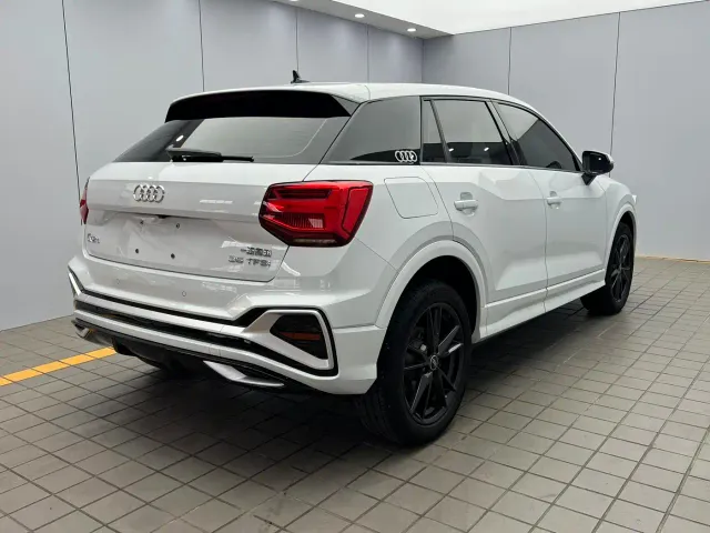 Audi Q2L — Фото автомобиля 6