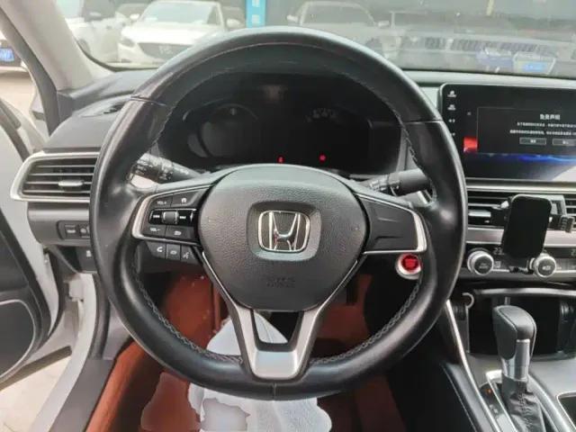 Honda Accord — Фото автомобиля 10