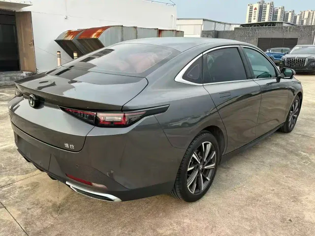 Changan Eado — Фото автомобиля 12
