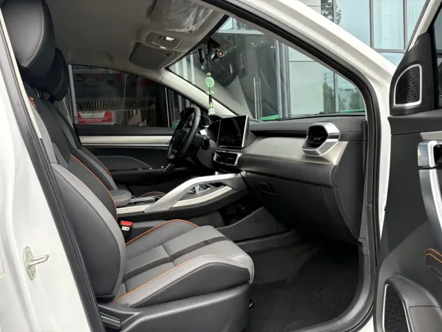 Geely Binyue — Фото автомобиля 9