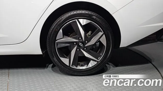 Hyundai AVANTE Avante (CN7) — Фото автомобиля 19