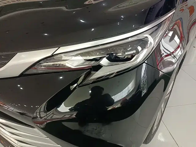 Toyota Sienna — Фото автомобиля 23