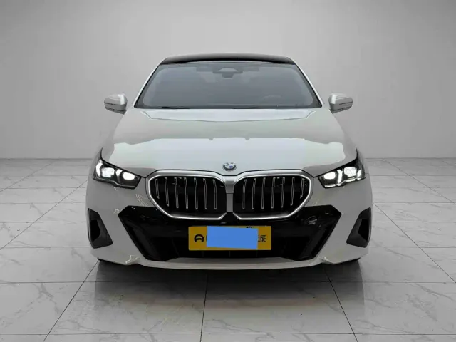 BMW 5 Series — Фото автомобиля 2