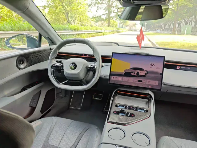 Lotus Emeya — Фото автомобиля 13