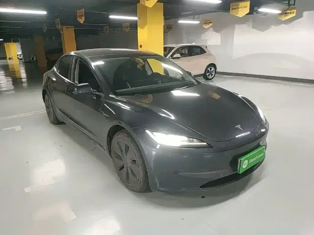 Tesla Model 3 — Фото автомобиля 3