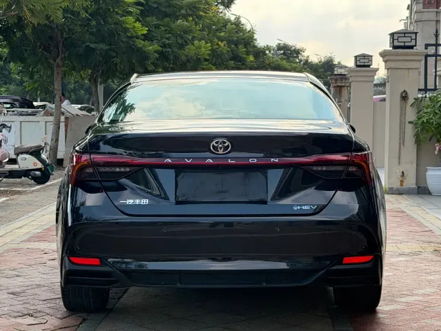 Toyota Avalon 2024 Hybrid 2.0L Luxury Edition — Фото автомобиля 8