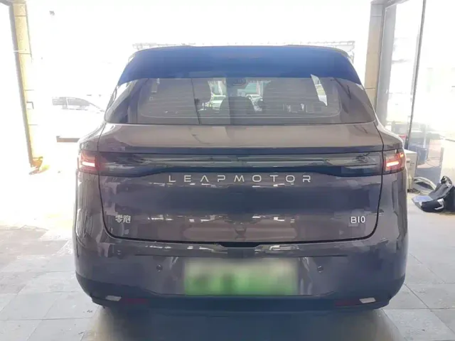 Leapmotor B10 — Фото автомобиля 3