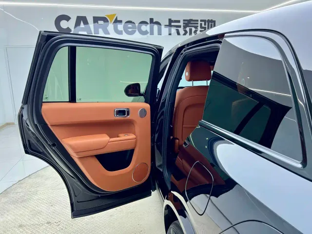 Li Auto L8 — Фото автомобиля 25