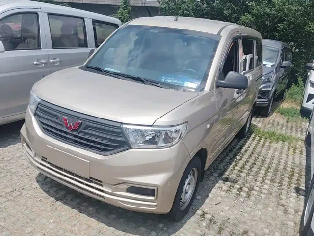 Фотография автомобиля — Wuling Hongguang V