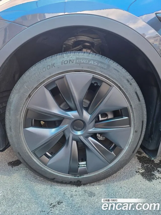 Tesla Model Y — Фото автомобиля 20